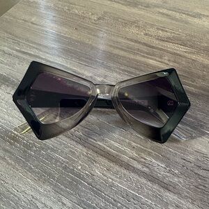 Chic Black Geometric Sunglasses